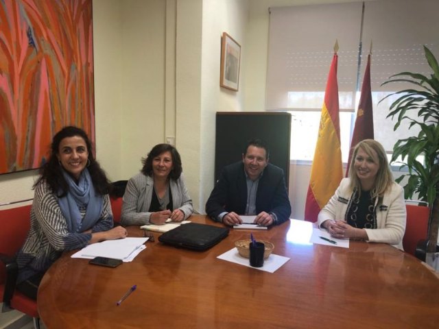 El Alcalde y la Concejala de Política Social mantiene una reunión con la Directora del Instituto Murciano de Acción Social