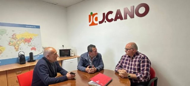 Visita del alcalde y concejal de empleo e industria a Jesús Cano NCR