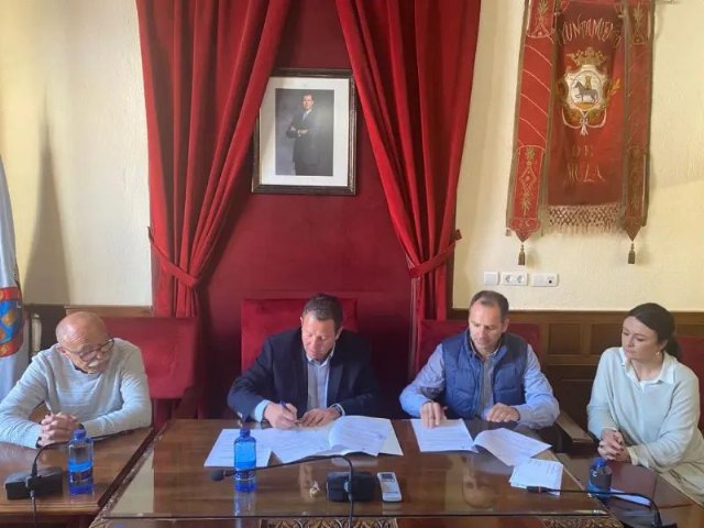 El Ayuntamiento de Mula suscribe el convenio de colaboración con la Asociación de Tamboristas
