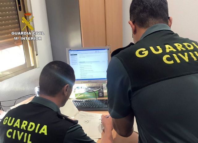 La Guardia Civil detiene a un vecino de Mula dedicado a estafar a través de Internet