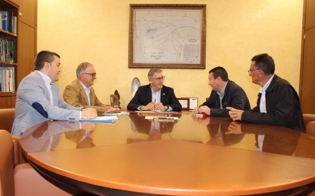 El presidente de la CHS se reúne con el alcalde de Mula