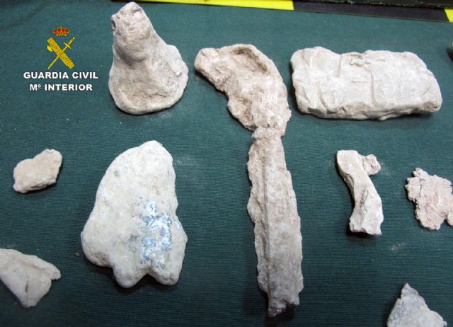 La Guardia Civil sorprende a dos presuntos expoliadores en un yacimiento arqueológico de Mula