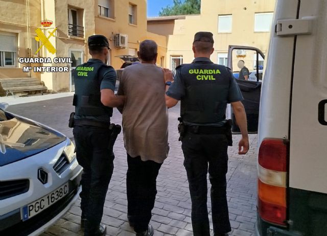 La Guardia Civil detiene en Mula a dos personas involucradas en una agresión con armas blancas y de fuego