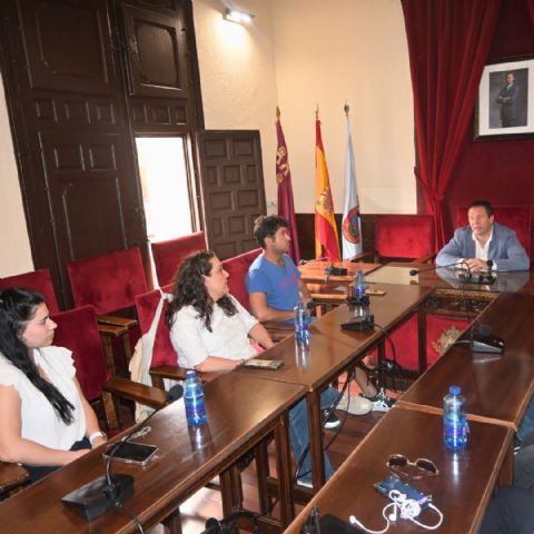 El alcalde recibe la visita de la directora y profesores del Centro de Adultos de Nea Moudaniá, Grecia