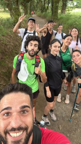 Los jóvenes de Mula llegan a Arzúa en la mitad de su Camino de Santiago