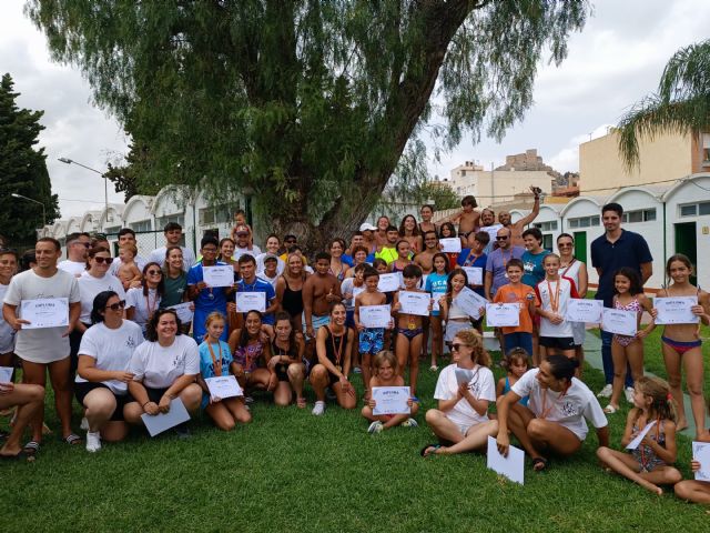 Éxito de participación en el I Campeonato de Natación organizado por la Peña El K-os