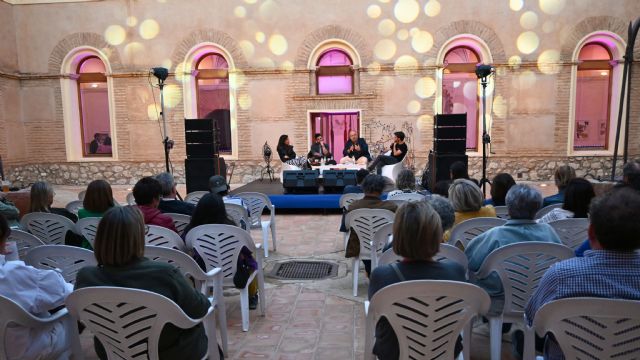 Comienza el Festival Epicentro en Mula con una exitosa primera jornada llena de arte, música y poesía