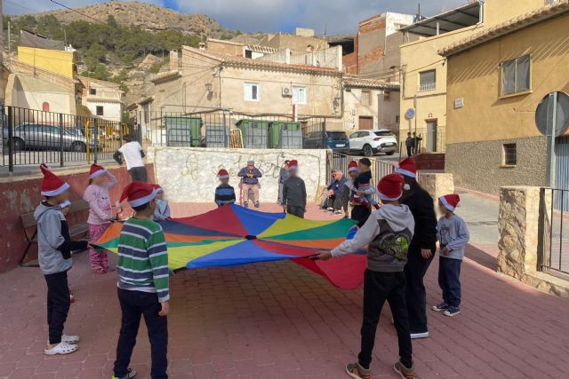 Finaliza con éxito la actividad «Adornando Nuestro Barrio» organizada por la concejalía de Juventud